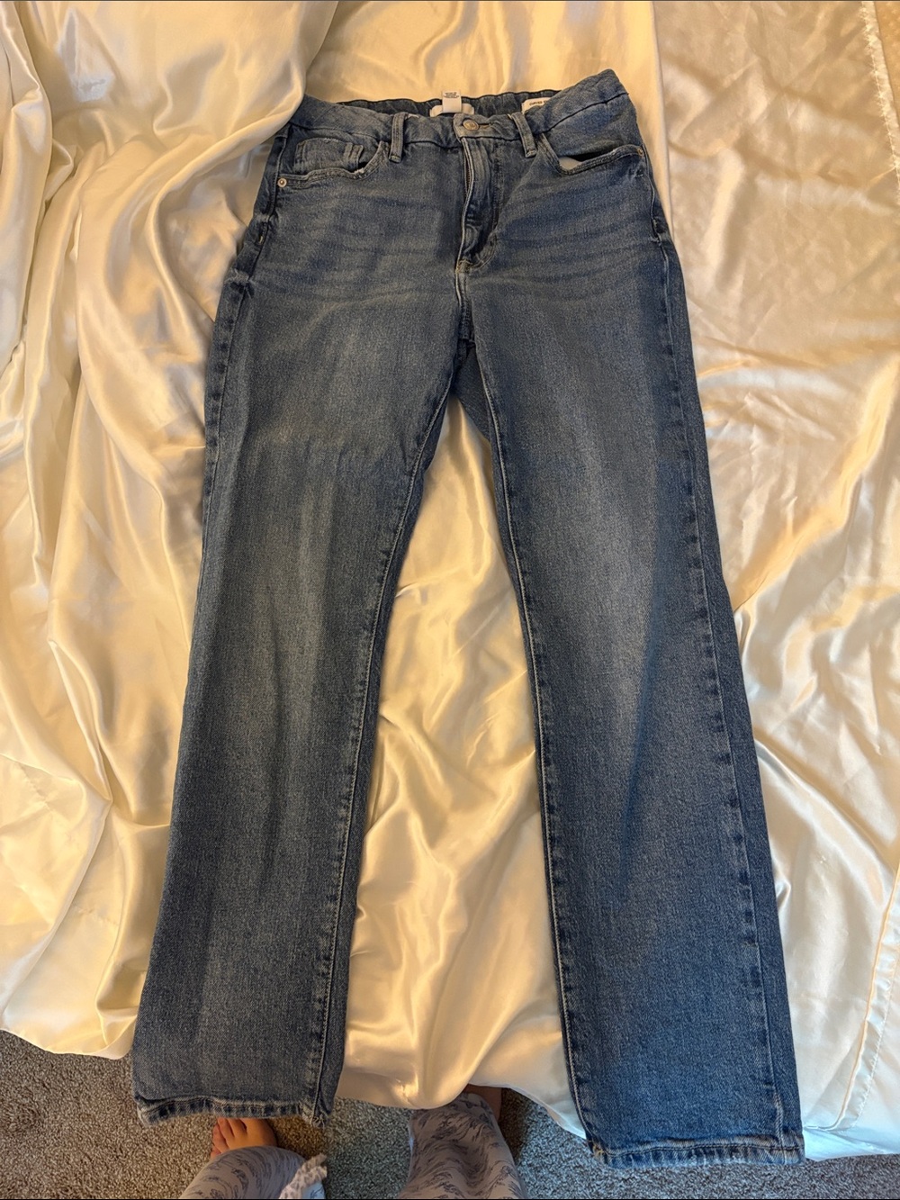 Forever 21 Women's Straight Leg Jeans in Blue Wash